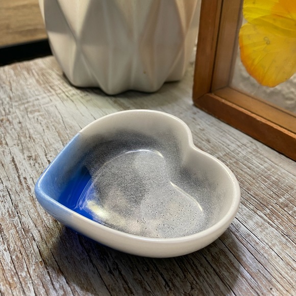 Heart Shaped Dish / Tray - Black + Blue + White + Gray - Picture 5 of 12